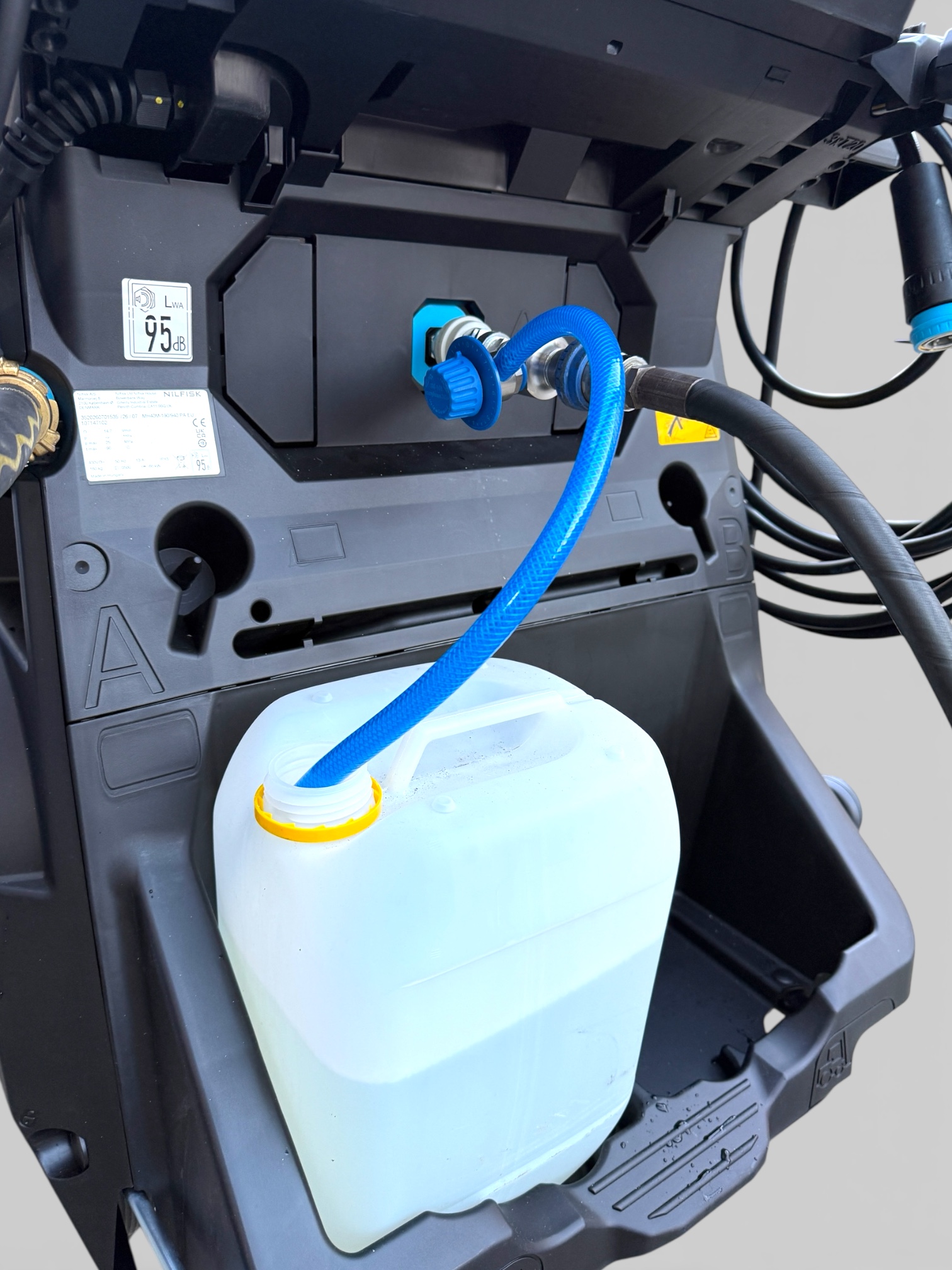 Schauminjektor am Gerät angeschlossen